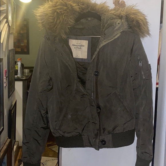 Abercrombie & Fitch Jackets & Blazers - Abercrombie &Fitch Bomber Jacket w/ faux fur
